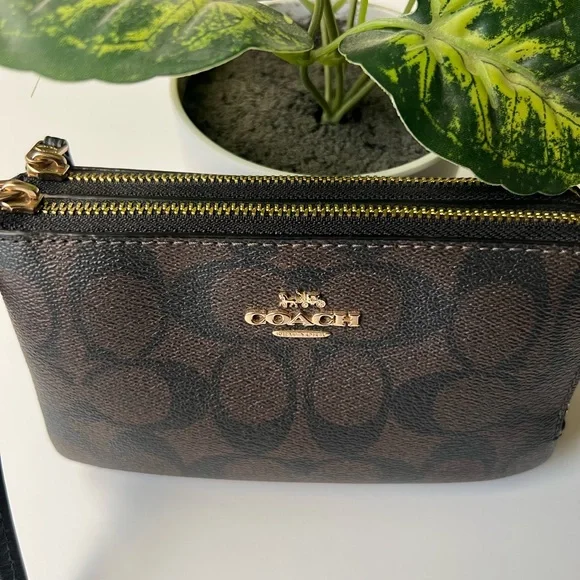 Coach Signature Brown and Black double zip wristlet in Signature Canvas - Picture 3 of 6